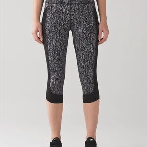 Lululemon Fit Physique Crop (19") - Luon Suited Jacquard Black White